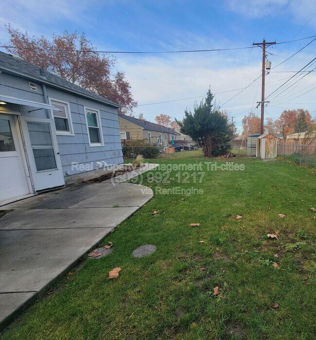 Building Photo - 400/402 Barth Ave