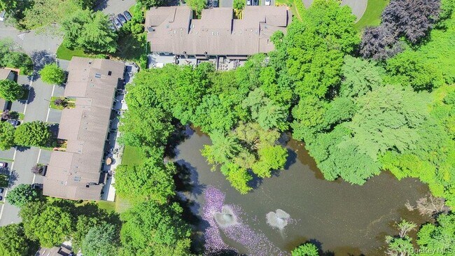 Building Photo - 124 Foxwood Dr