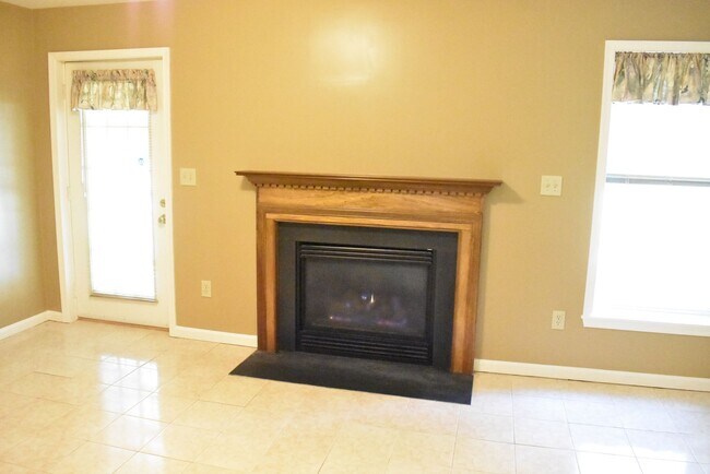 Building Photo - A Great South Stafford Location!