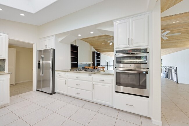 Building Photo - 9168 Eastside Rd