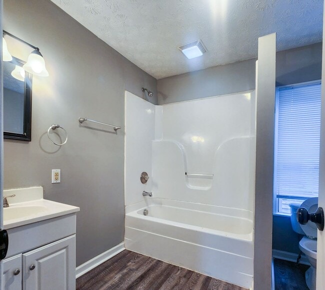 Building Photo - Beautiful Newly Remodeled 2 Bedroom Home - Ideal for Section 8 Voucher Holders!