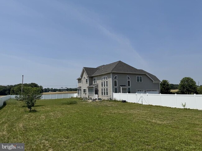 Building Photo - 516 Rachel Dr