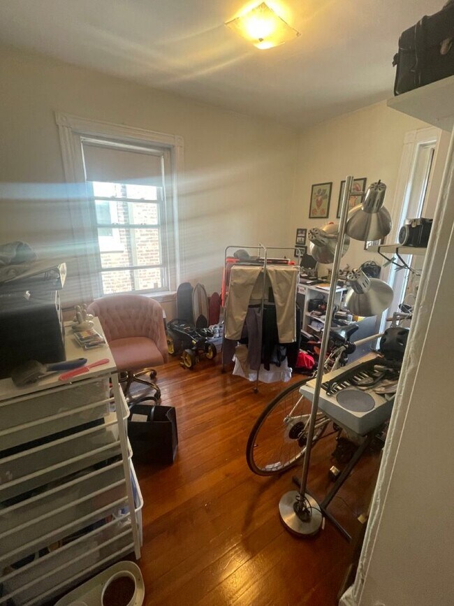 Building Photo - 9/1 No Fee! Sunny 2BR w/private balcony, h...