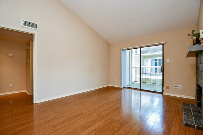 Building Photo - 3500 Tangle Brush Dr