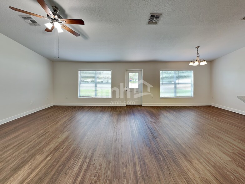 Building Photo - 2070 Big Buck Dr