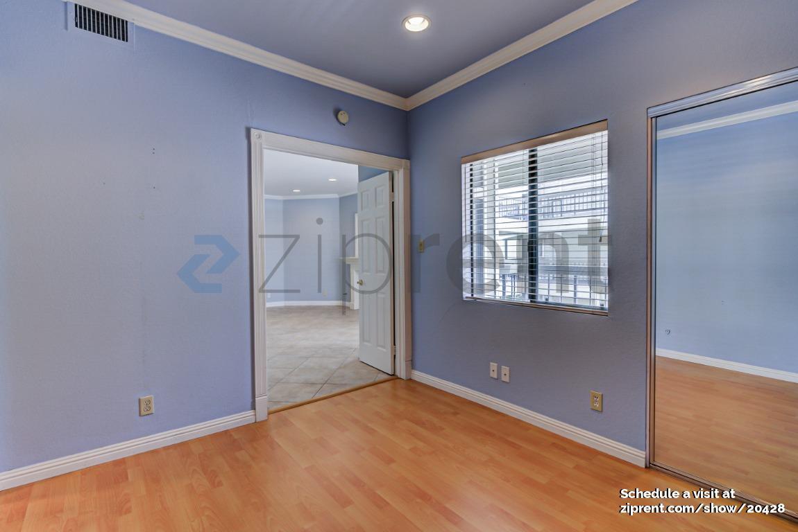 Building Photo - Unit 204
