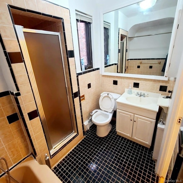 Building Photo - 72-38 Yellowstone Blvd