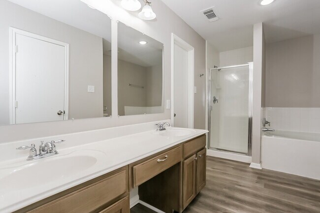 Building Photo - 2431 Fox River Ln