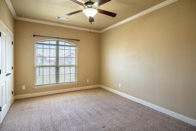 Building Photo - Beautiful 4-Bedroom Home with High Ceilings Available for Summer 2026 Pre-Lease