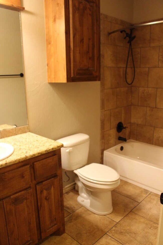 Building Photo - Southwest home, close to hospital, shopping, restaurants and easy access to FT Sill