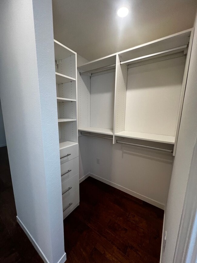 Building Photo - Updated 3 bedroom 2 bathroom Single Family...
