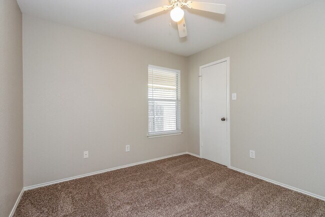 Building Photo - 2745 Briscoe Dr