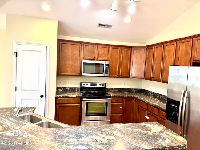 Building Photo - 3661 Thornbrook Dr