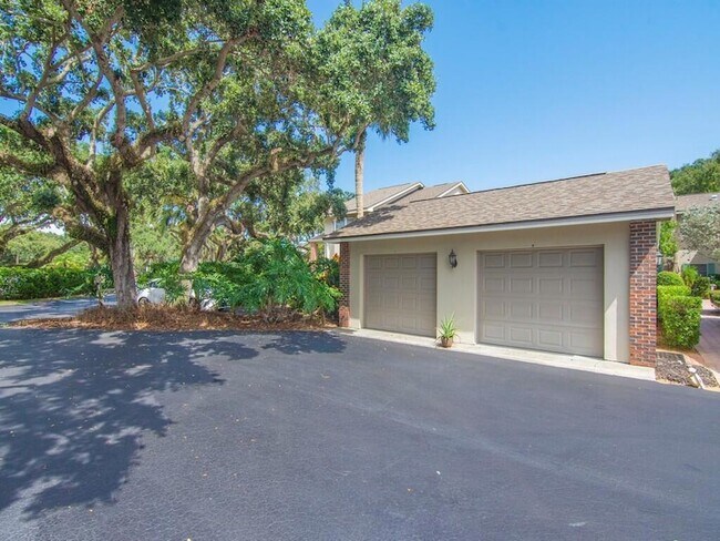 Building Photo - 101 E Park Shores Cir
