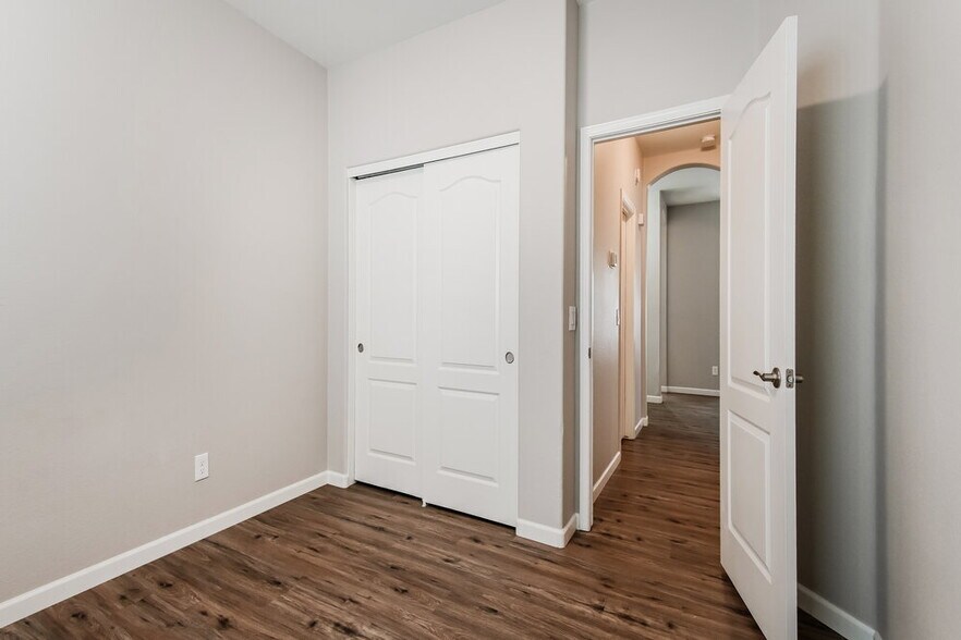 Building Photo - 8172 W Ross Ave