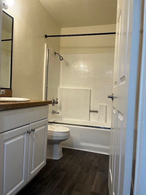 Building Photo - 5530 Owensmouth Ave