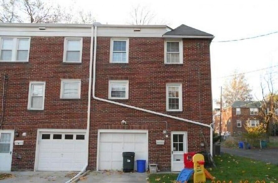 Building Photo - 2 W Summerfield Ave