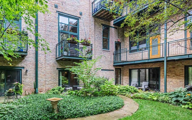 Building Photo - 601 Linden Pl