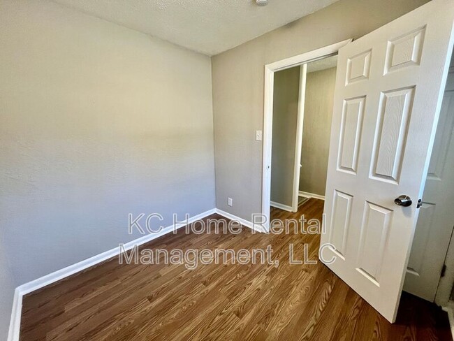 Building Photo - 4046 The Paseo