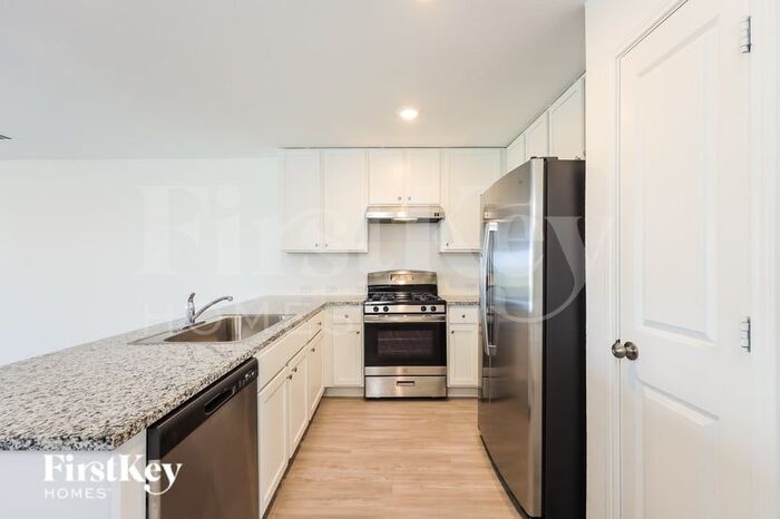Building Photo - 1347 White Willow