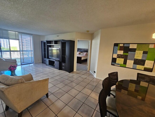 Building Photo - 3530 Mystic Pointe Dr