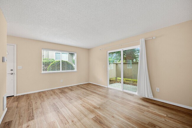 Building Photo - North Tacoma Condo Living | 2 Bed, 1.5 Bath End-Unit | Great Amenities!