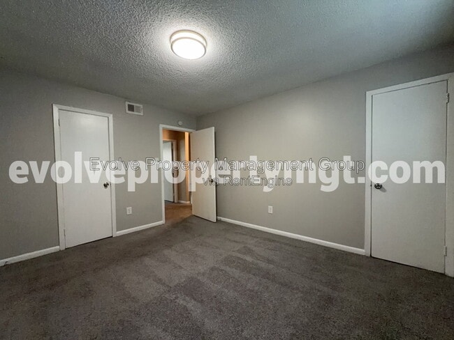 Building Photo - 670 Hobbs Dr