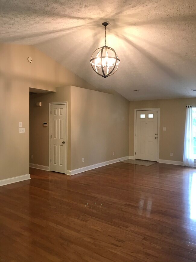 Building Photo - 8404 Lesley Marie Ln