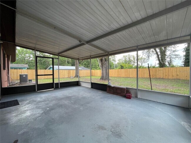 Building Photo - 3/2 Plant City!