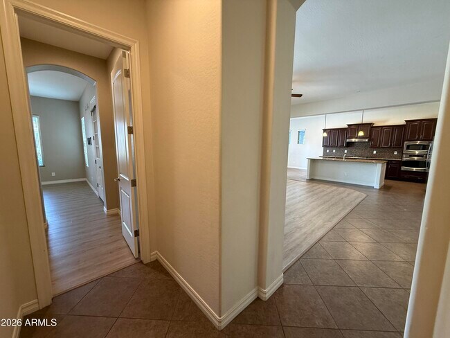 Building Photo - 4045 S Camellia Dr