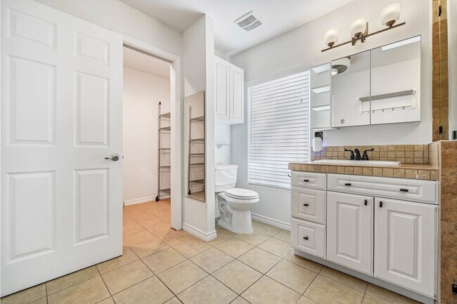 Building Photo - 10630 Olympia Dr