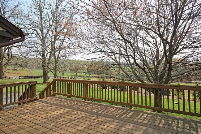 Building Photo - Beautiful Country Home With Picturesque Views