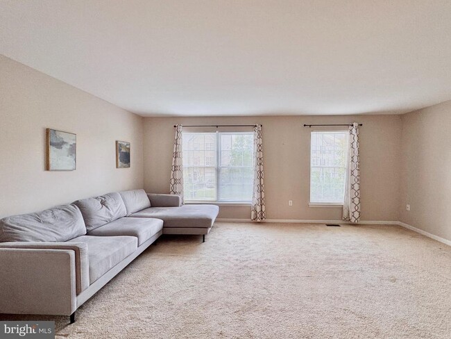 Building Photo - 354 N Barrington Ct