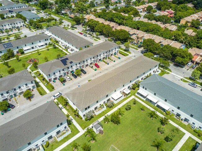 Building Photo - 1141 SW 6th Ct