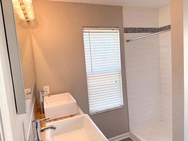 Building Photo - 4442 Snowcrest Ln