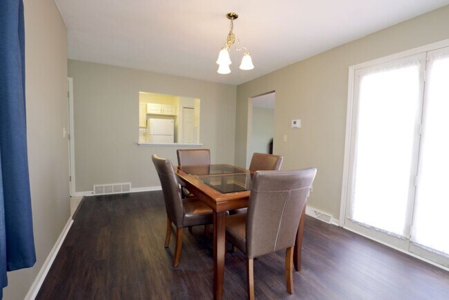 Building Photo - 4391 Archer Rd