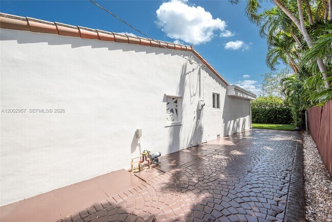 Building Photo - 6134 SW 28th St