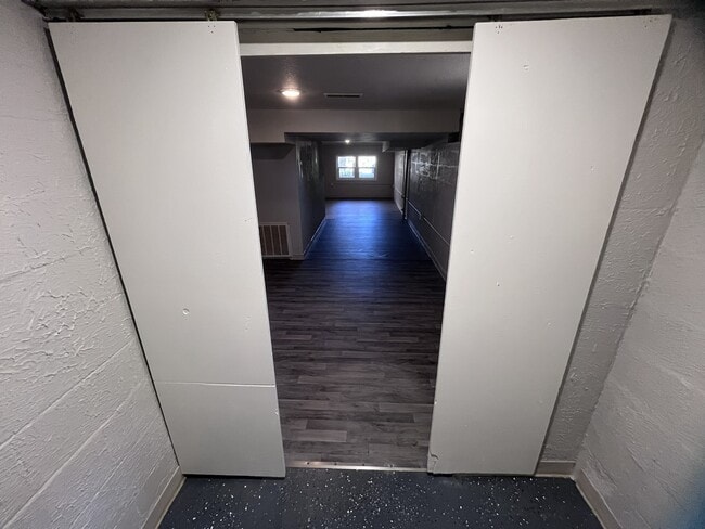 Building Photo - 724 Silver St