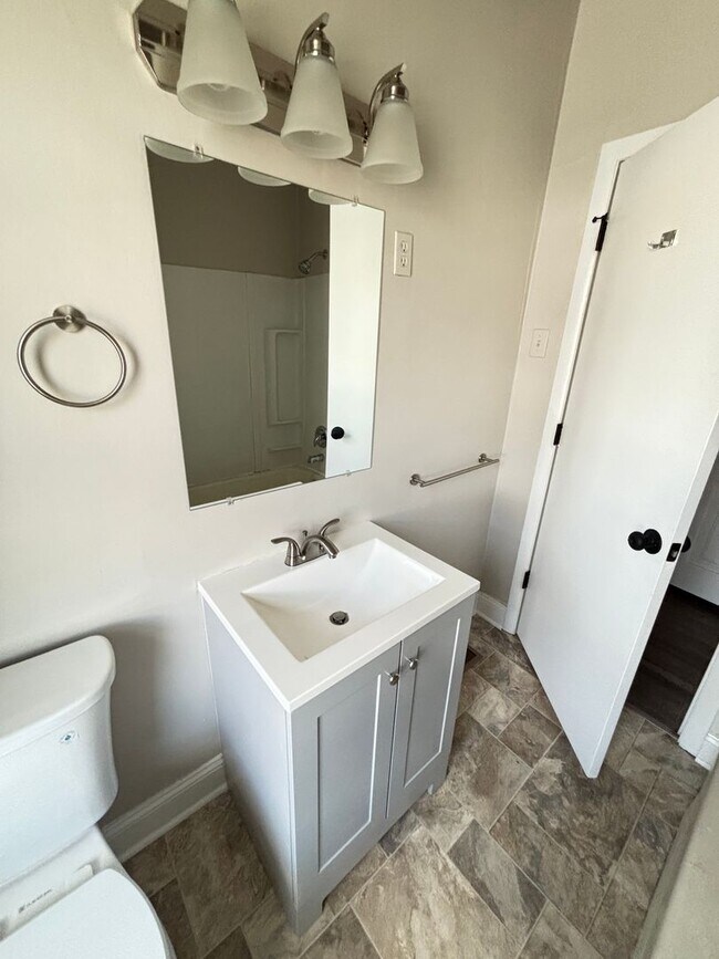 Building Photo - 2 BR Home Available in Catasauqua, PA