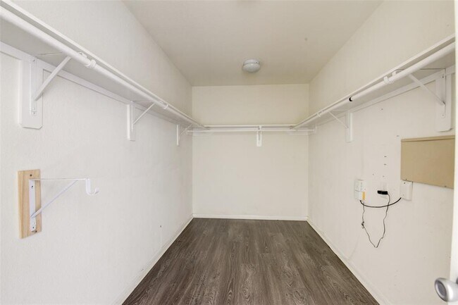 Building Photo - 834 Sweet Flower Dr