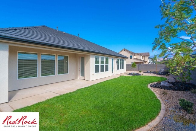 Building Photo - Beautiful 4-Bedroom 2.5 Bath with a 3 Car ...