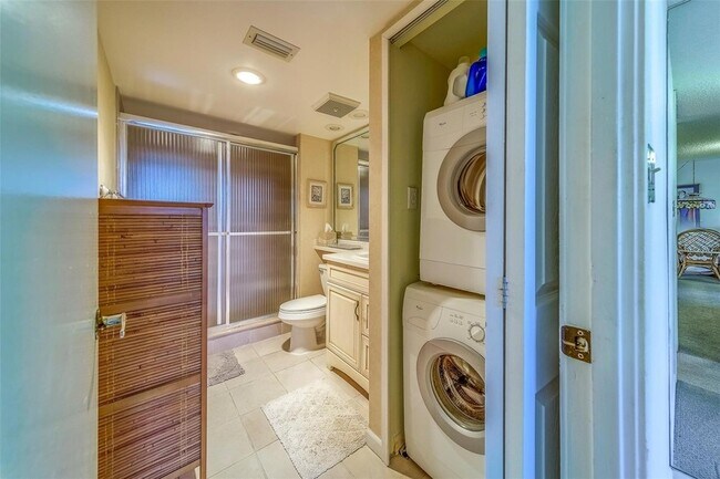 Building Photo - 400 Island Way