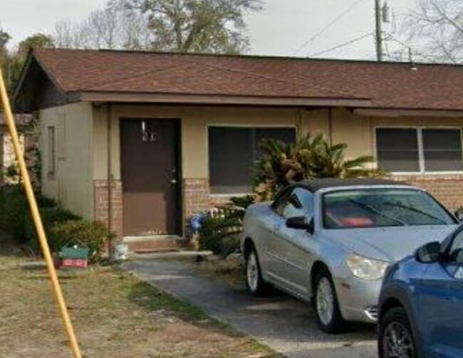 Building Photo - 108 N Anita Dr