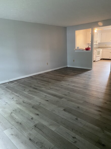 Living Rm - 32C Chestnut Ct