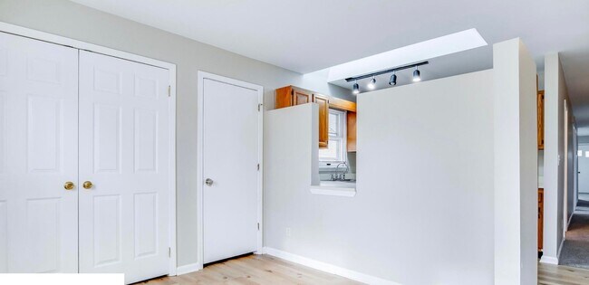 Building Photo - Live in the Heart of It All – 2BR Duplex w...