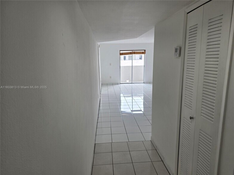 Building Photo - 6060 W 21st Ct