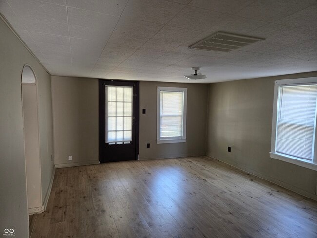 Building Photo - 385 Morningside Dr