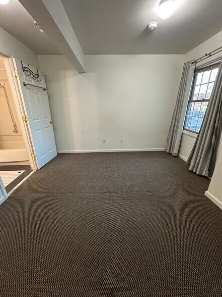 Building Photo - 405 Park Ave