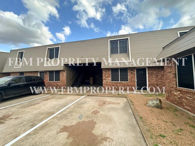 Building Photo - Willow Court Apartments, Unit 204 - 2 Bedroom, 1 Bathroom Apartment Home in Mexia, TX!