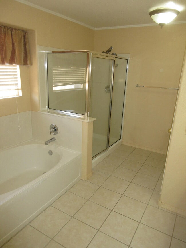 Building Photo - 7320 Desert Eagle Rd NE